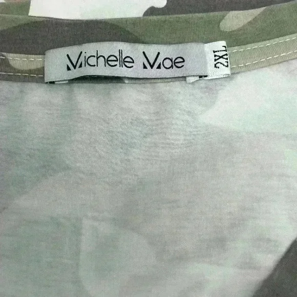 Michelle Mae Camo V-Neck T-Shirt Size 2XL - Picture 6 of 7